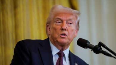 ट्रम्प, ज़ेलेंस्की ने पुतिन के साथ शांति वार्ता पर तनाव के बीच उच्च-दांव शिखर सम्मेलन आयोजित किया